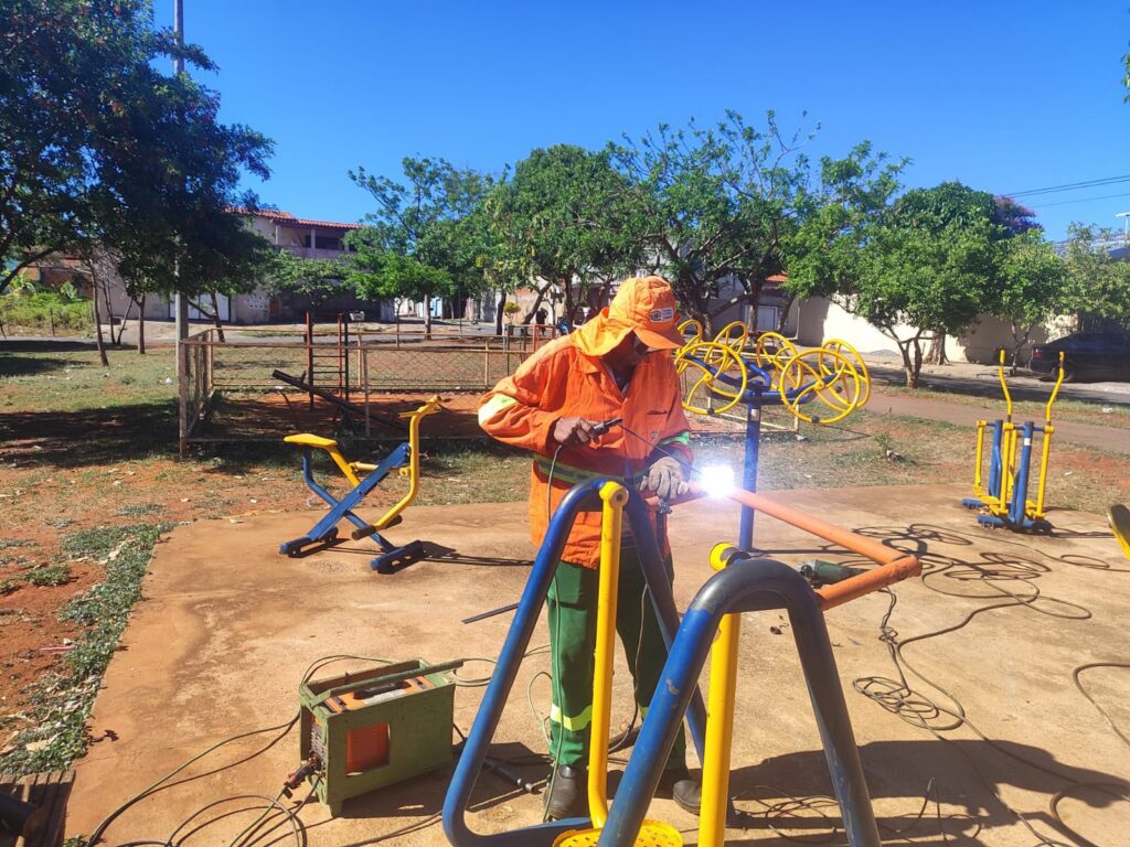 Comurg recupera mais de 1,7 mil equipamentos em praças e espaços públicos de Goiânia