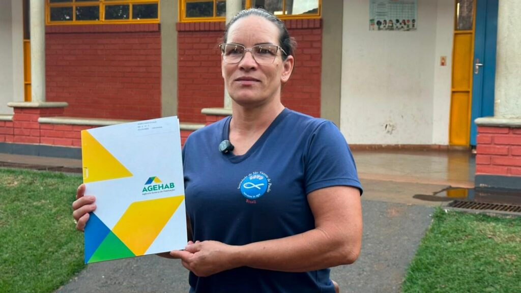 Governo de Goiás entrega 120 escrituras para moradores de quatro municípios nesta semana