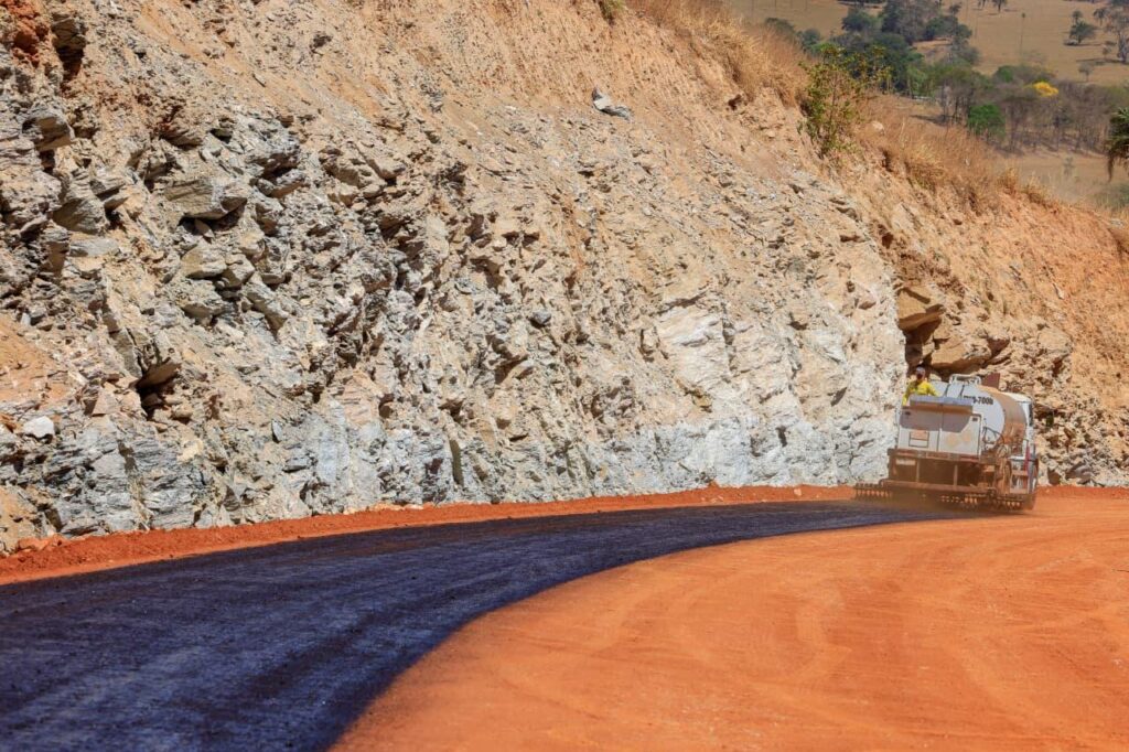 Pavimentação da GO-460 entre Diolândia e São Patrício deve ser concluída em setembro