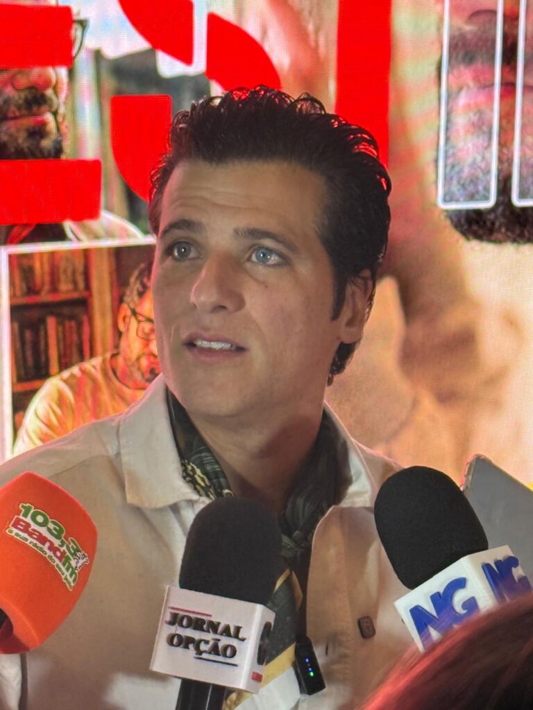 Ator Bruno Gagliasso participa da estreia do filme 