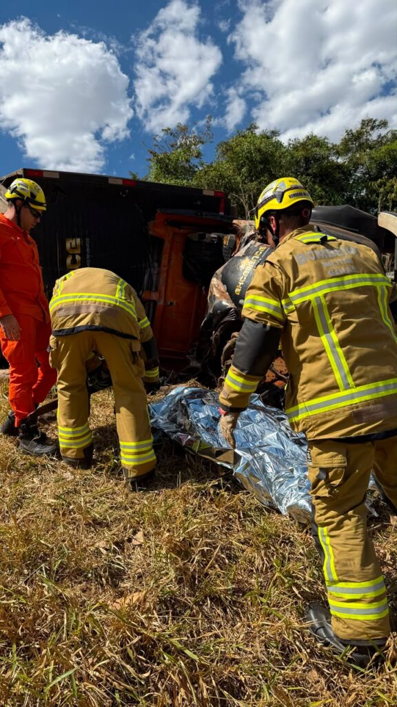 Uma pessoa morre e quatro ficam feridas após capotamento na GO-338 em Pirenópolis