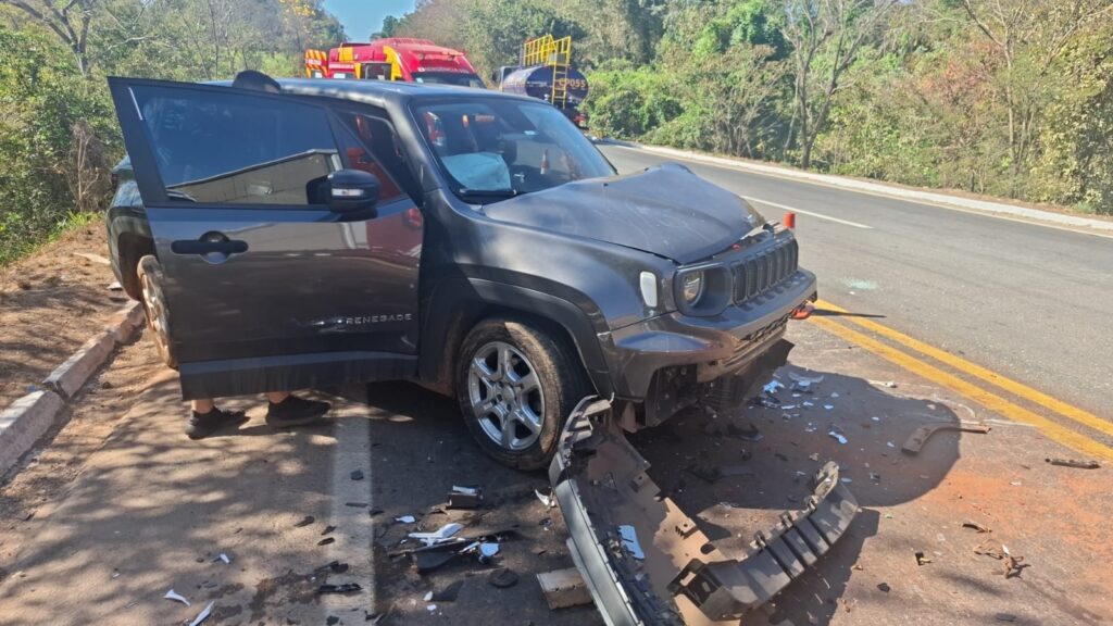 Acidente com quatro veículos deixa cinco feridos na BR-153, em Uruaçu