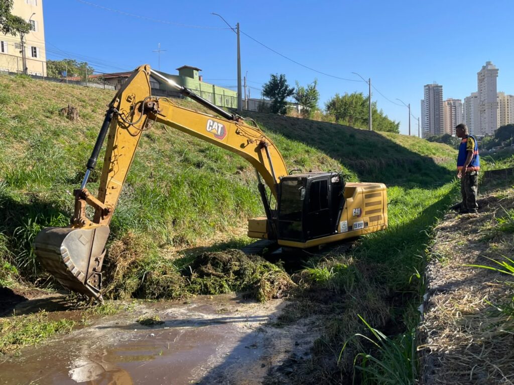 Força-tarefa inicia limpeza preventiva no Córrego Botafogo em Goiânia 