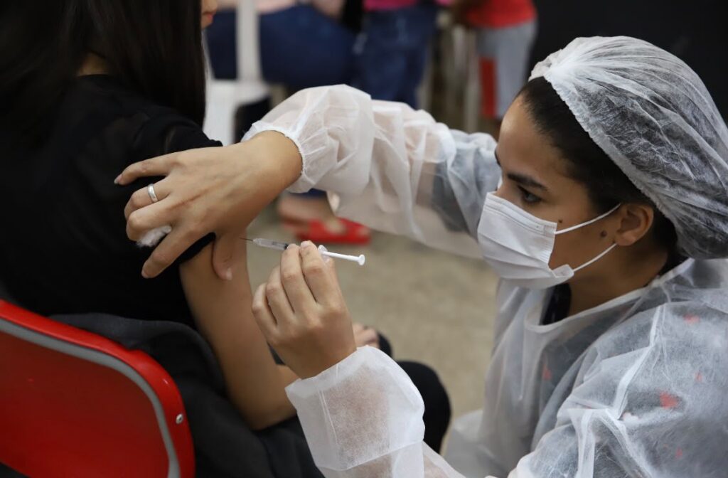 Veja onde atualizar o cartão de vacina neste sábado (22/8) em Aparecida de Goiânia