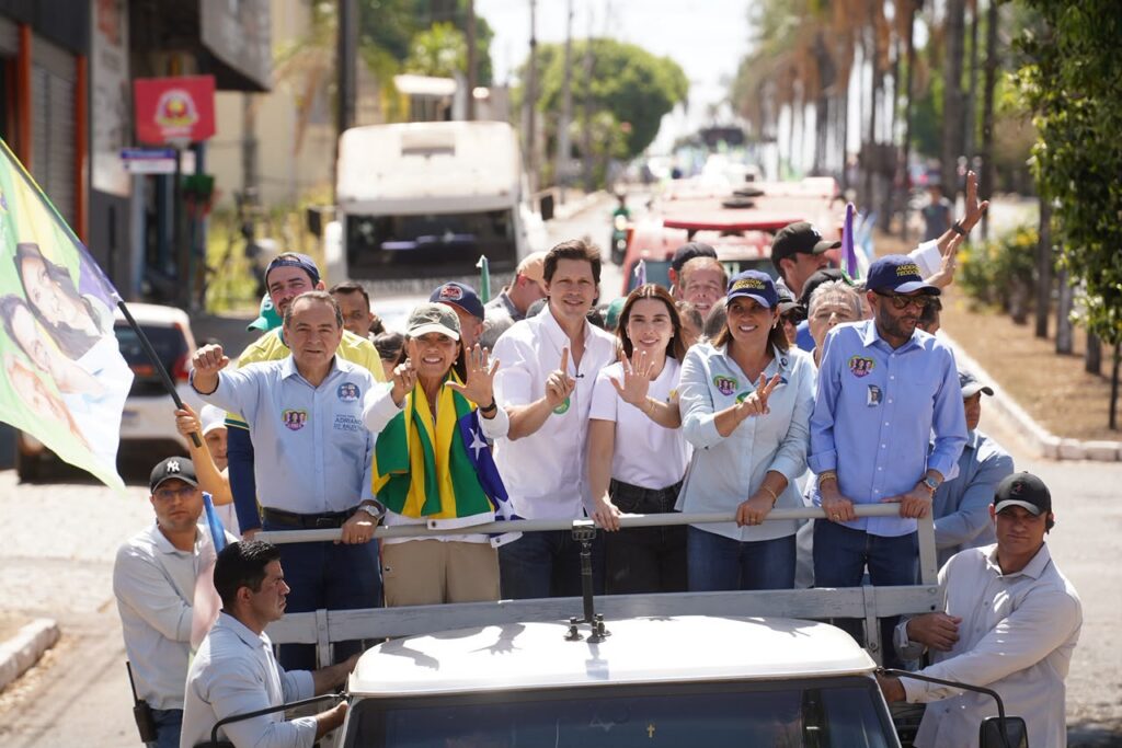 Daniel Vilela realiza carreatas em Piracanjuba, Caldas Novas e Rio Quente