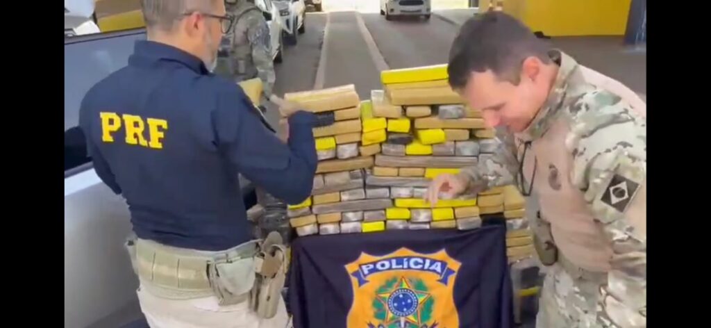 PRF apreende mais de 440 kg de drogas na BR-060, em Abadia de Goiás