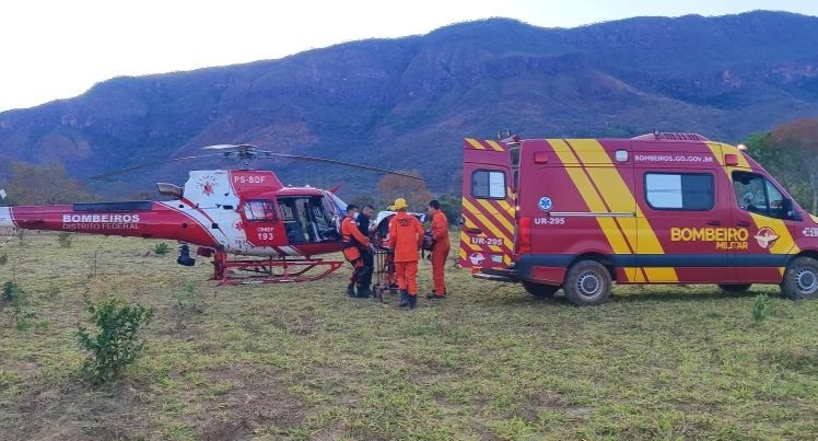 Bombeiros atendem vítima de acidente com parapente em Formosa
