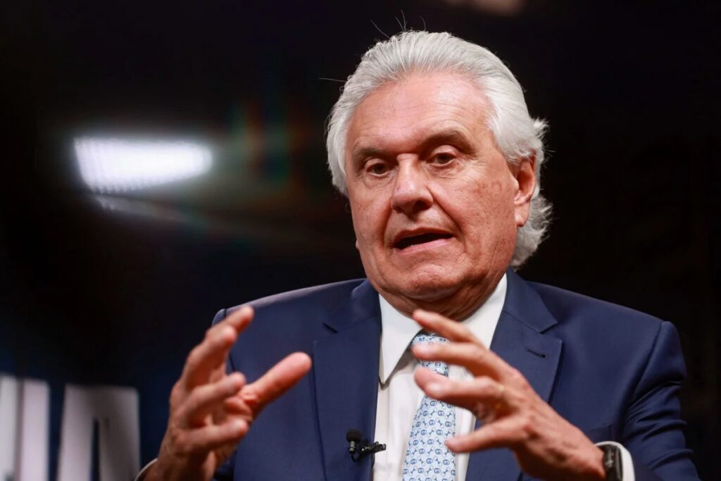 “Vorcaro distribuiu dinheiro para calar os 2 lados”, afirma Caiado