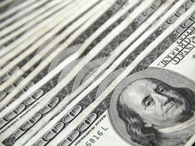 Dólar volta a subir com ameaça de Trump ao Irã e fecha perto de R$ 5,20