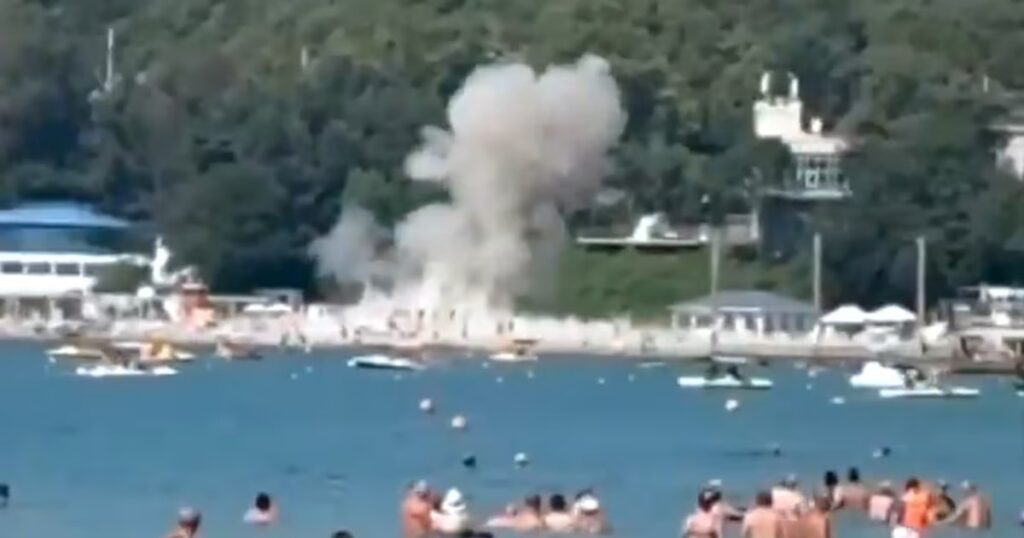 Ataque de drones da Ucrânia em praia da Rússia deixa sete mortos, incluindo três crianças