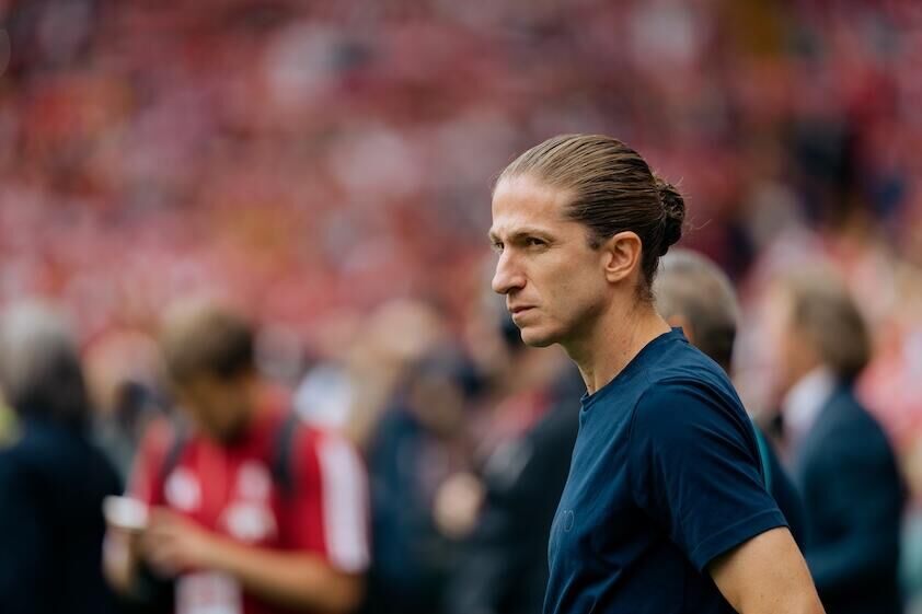 Filipe Luís vê Monaco virar sobre o Liverpool em Anfield no dia do seu aniversário