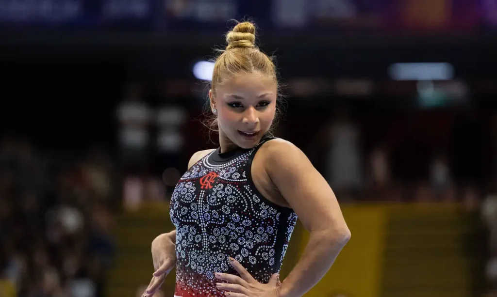 Flávia Saraiva fatura ouro na trave e no solo no Campeonato Brasileiro de Ginástica Artística