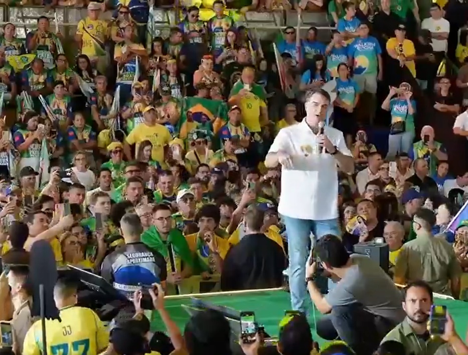 Flávio Bolsonaro promete manter Bolsa Família e critica Desenrola em convenção do PL na Paraíba