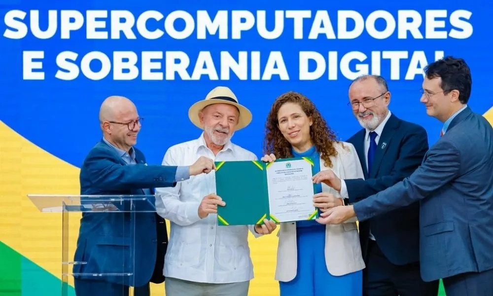 Governo lança plano de IA que inclui supercomputadores, nuvem brasileira e parceria com a China