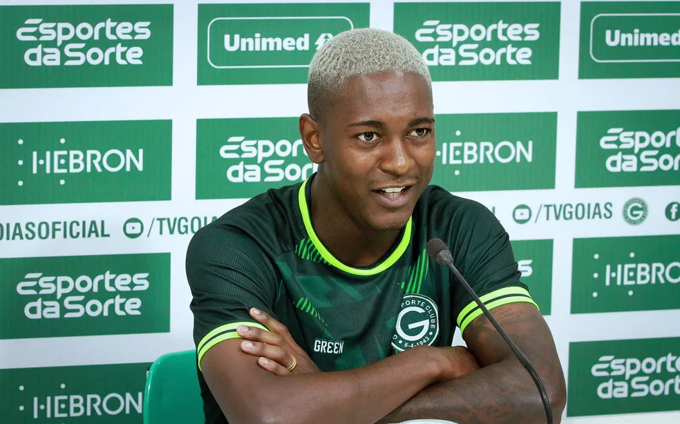 Goiás é punido pela Fifa e fica impedido de registrar novos jogadores