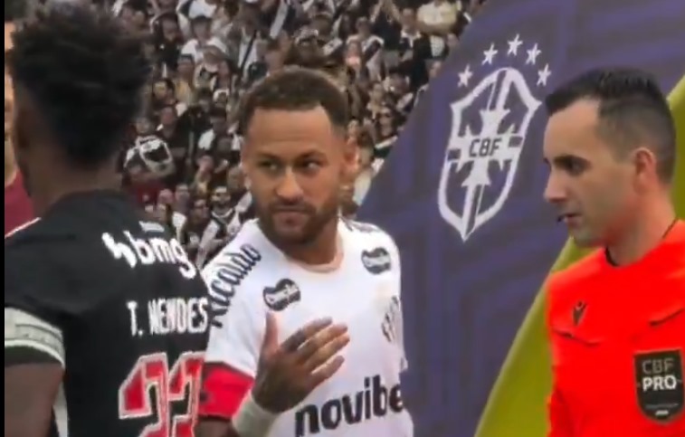 Neymar minimiza atrito com Thiago Mendes após jogador do Vasco se recusar a cumprimentá-lo