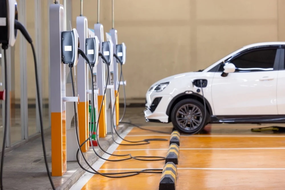 Bombeiros orientam goianos sobre segurança na instalação de estações de recarga para veículos elétricos