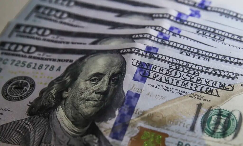 Taxas de juros têm firme baixa com suporte da queda do dólar e quadro eleitoral no radar