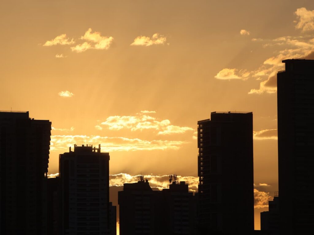 Setembro começa com previsão de chuva e calor de até 39,8°C em Goiás
