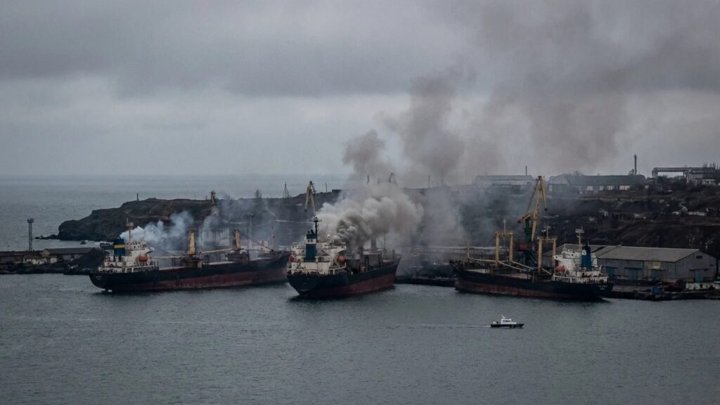 Rússia atinge três navios de carga da Ucrânia na região do Mar Negro