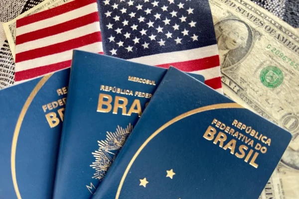 Juíza revoga política de Trump que barrava vistos de imigração do Brasil e mais 74 países