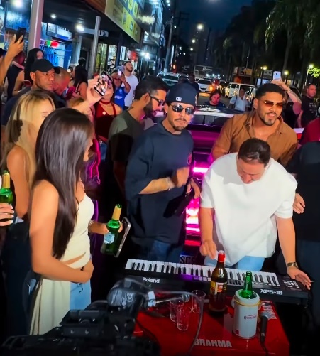 Zé Felipe surpreende fãs e grava clipe em bar da Vila Redenção em Goiânia 
