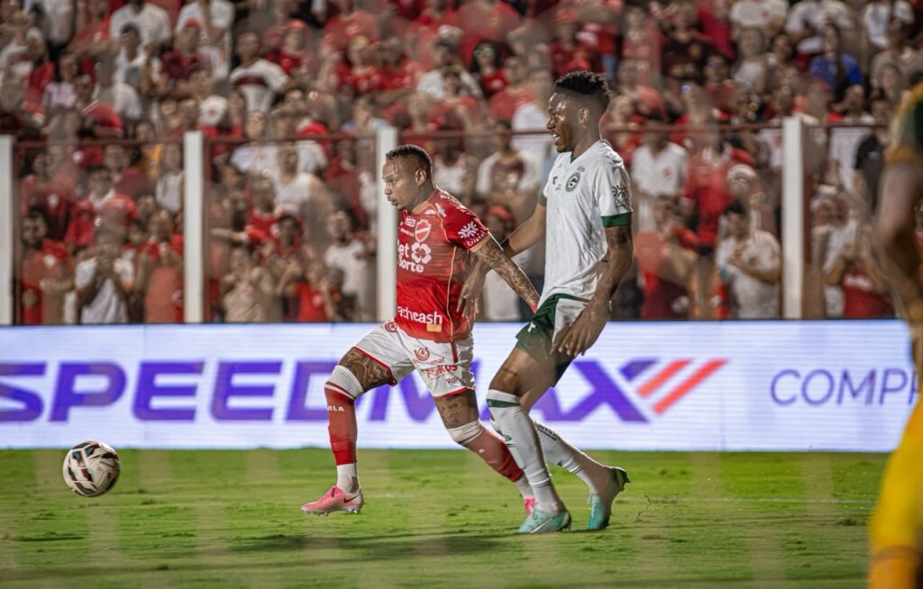 Vila Nova vence o Goiás por 2 a 0 no Estádio Onésio Brasileiro Alvarenga em Goiânia