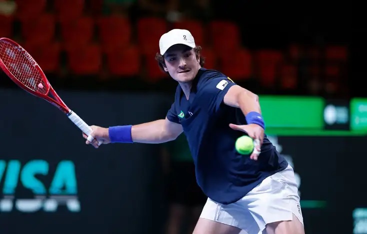 João Fonseca ganha de virada em sua estreia nacional na Copa Davis e Brasil faz 1 a 0 na Suíça