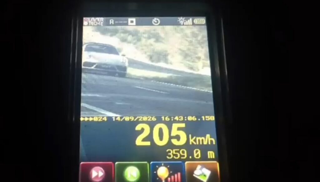 PRF flagra veículo a mais de 200 km/h na BR-153, em Morrinhos (GO)