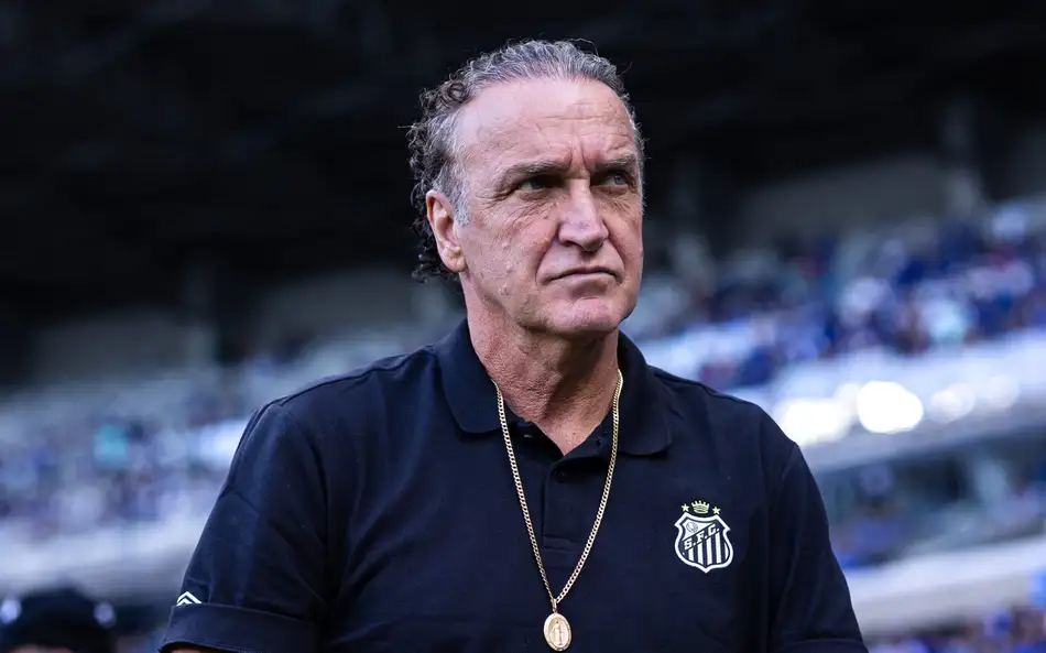 Cuca é ríspido em explicações por queda do Santos e diz que fez o certo: 'Estava controlado'