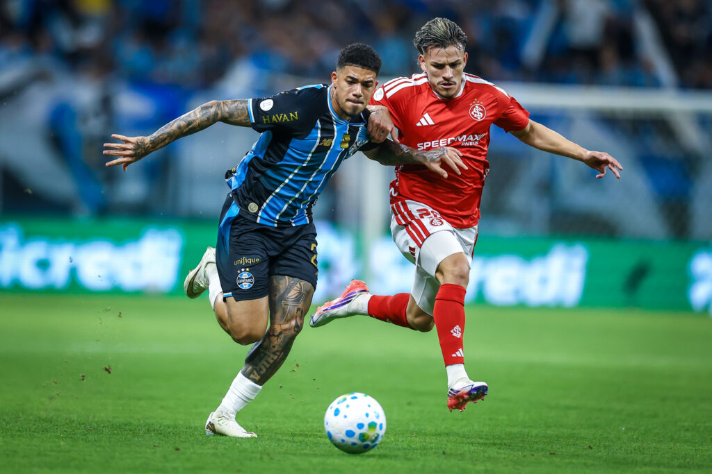 Grêmio quebra tabu contra Inter e vai à semifinal da Copa do Brasil