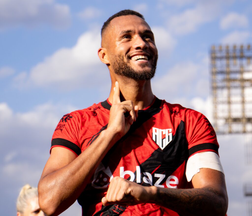 Atlético-GO goleia o Criciúma por 4 a 0 e cola no G6