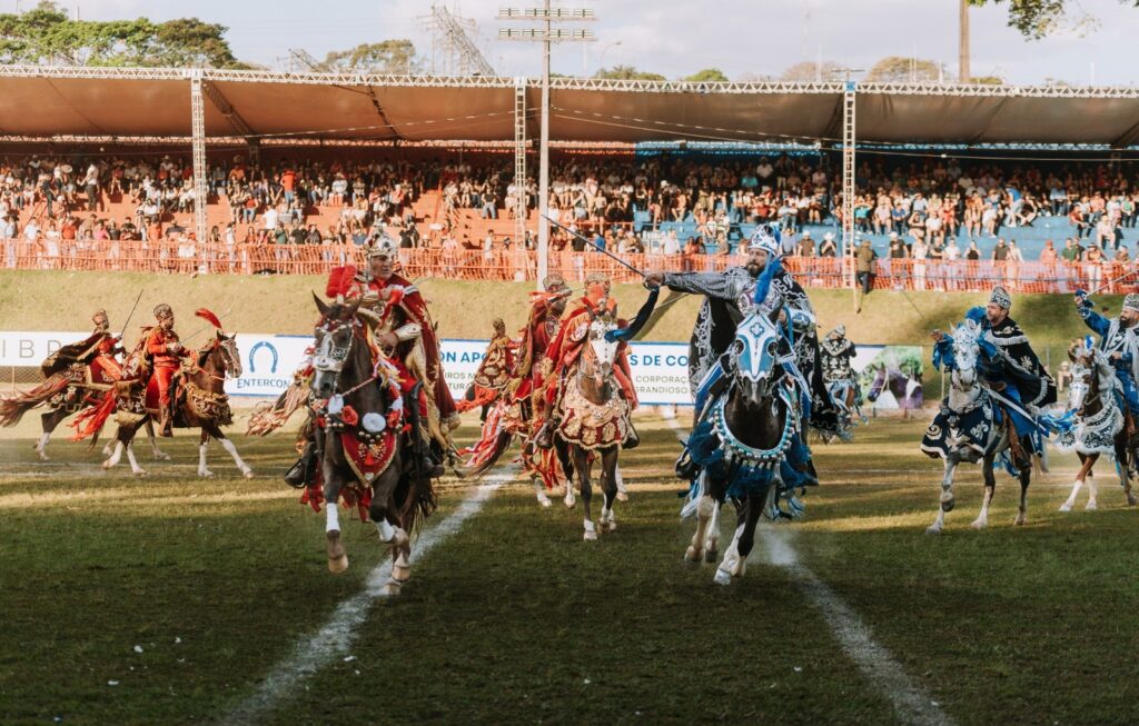 Corumbá e Pilar de Goiás realizam Cavalhadas neste fim de semana