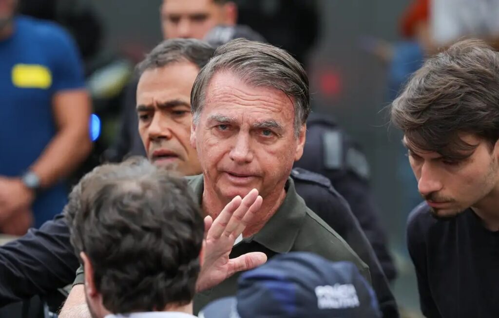 Defesa de Bolsonaro desiste de suspensão da pena