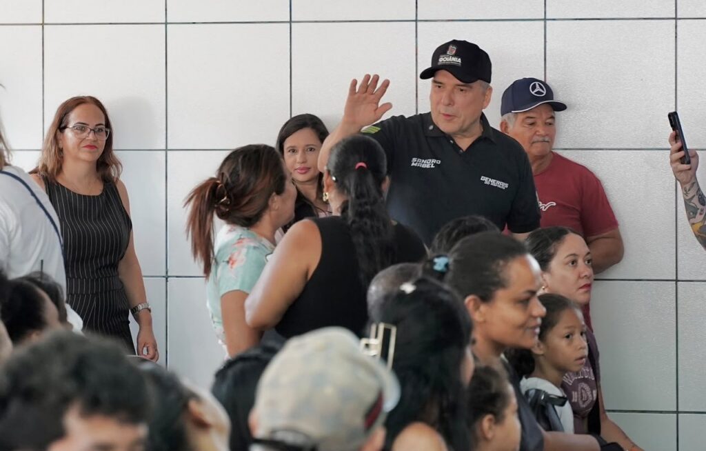 Mabel vistoria atendimentos e serviços no Mutirão do Residencial Buena Vista em Goiânia