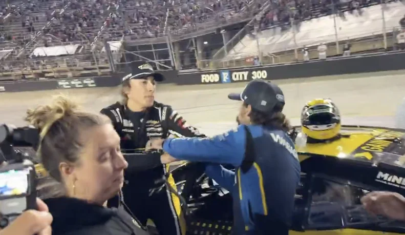 Pilotos da Nascar trocam socos após acidente durante corrida