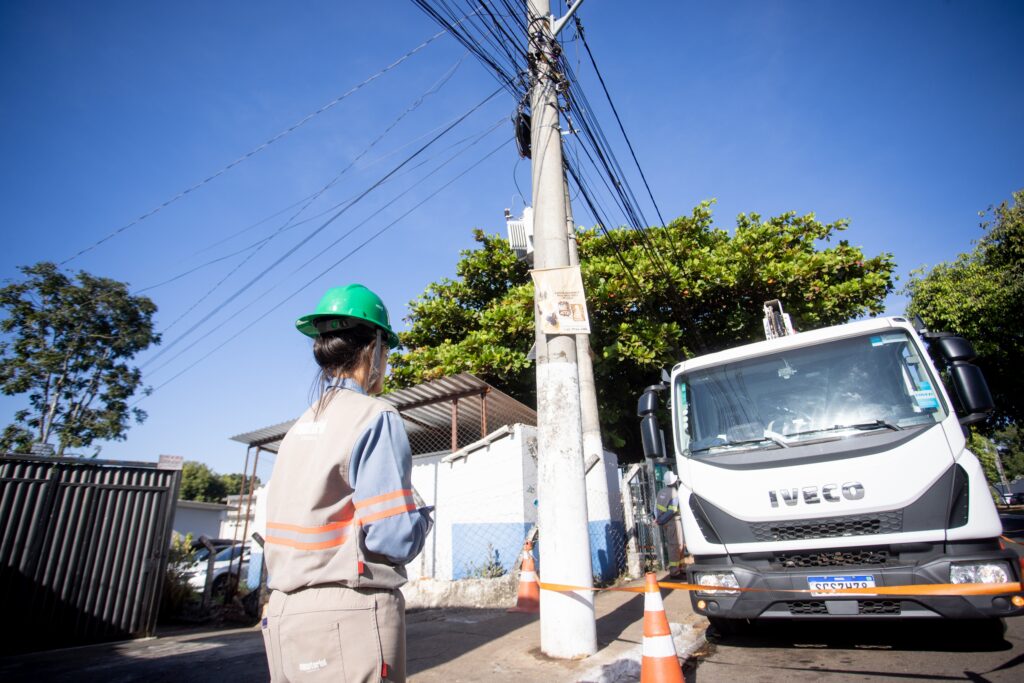 Equatorial Goiás realiza obras de modernização da rede durante desligamento programado