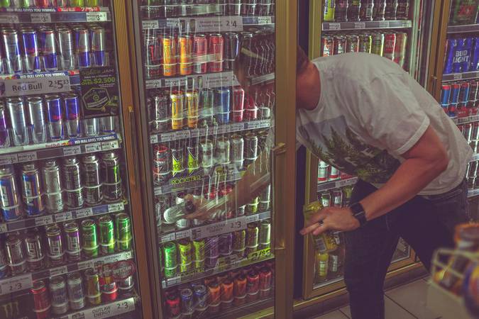Projeto proíbe venda de bebidas energéticas para menores de 18 anos