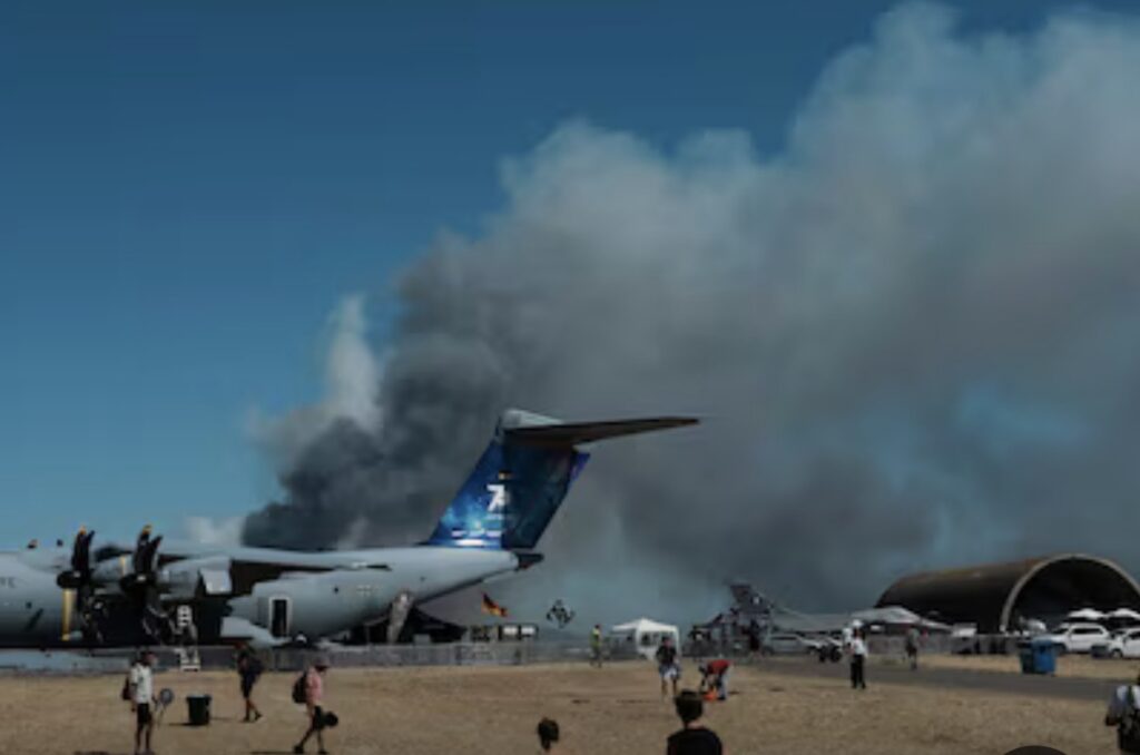 Avião da Força Aérea Grega cai durante show e mata dois pilotos
