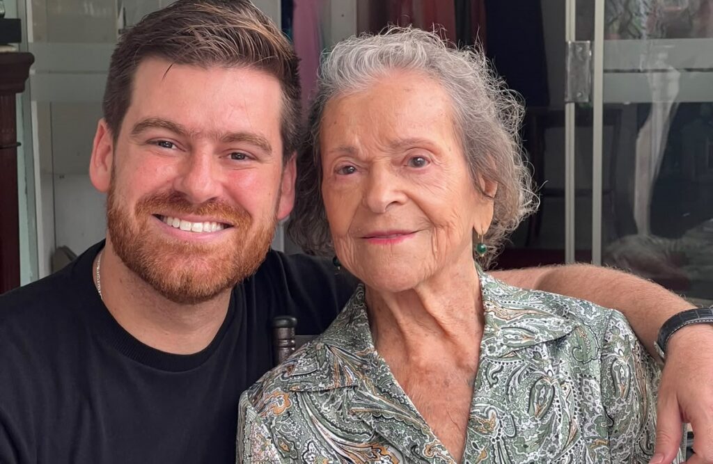 Eleitora mais idosa de Goiânia, de 105 anos, faz questão de exercer o direito ao voto