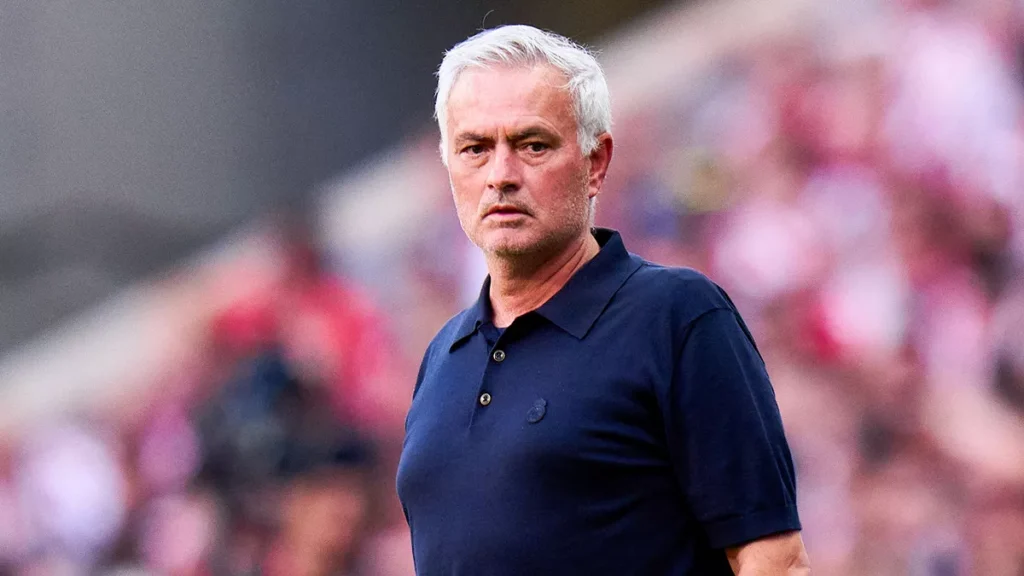 Real Madrid e Mourinho detonam árbitro após derrota em clássico