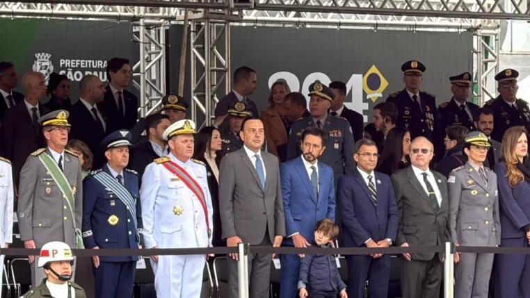 Com Tarcísio ausente, vice-governador Felicio Ramuth faz revista das tropas em SP