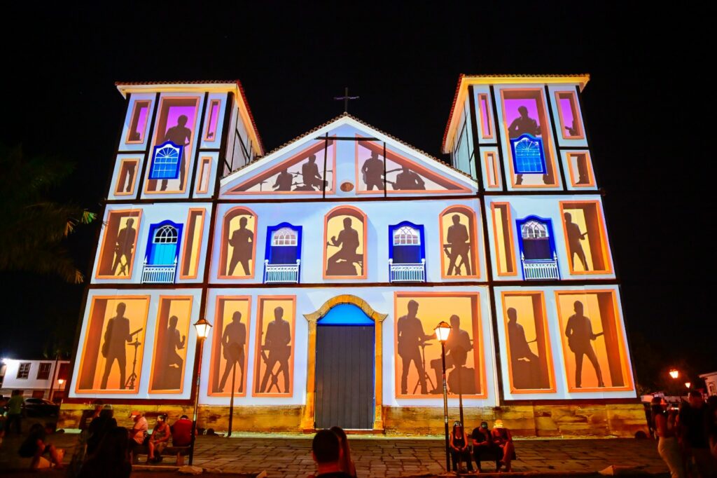 Igreja do Rosário ganha espetáculo de luzes durante o Canto da Primavera