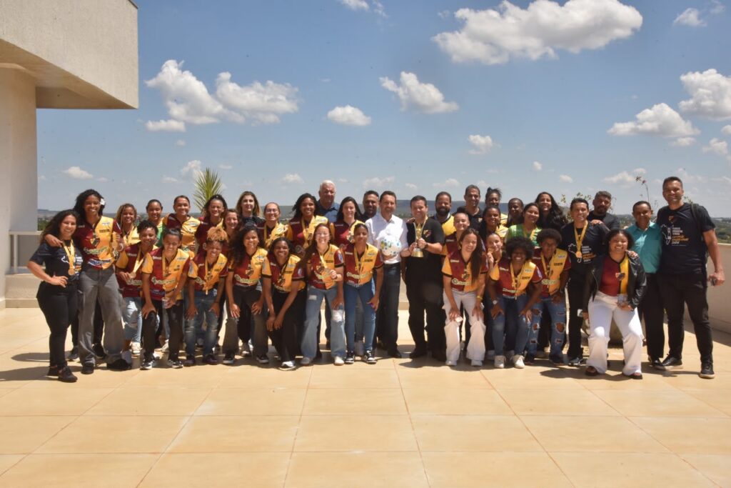 Campeão inédito do Brasileiro Feminino A3, Planalto é recebido pelo prefeito de Aparecida de Goiânia