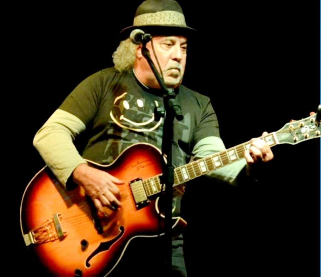 Valter Mustafé celebra 50 anos de carreira com show em Goiânia