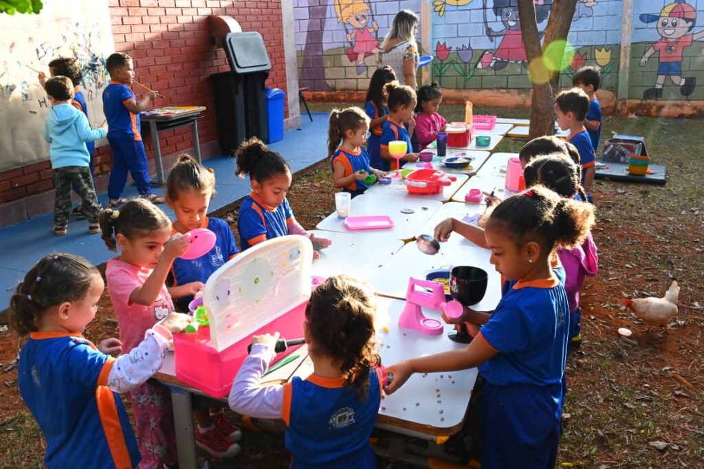 Servidores administrativos da Educação de Goiânia terão reajuste médio acumulado de 7,99% em 2026
