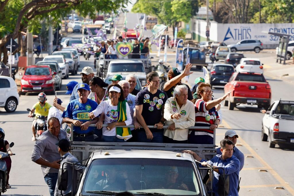 Daniel Vilela reúne apoiadores em carreata na capital: “Muito bom receber o carinho da população”