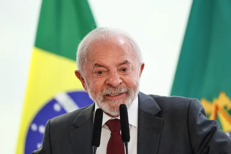 Lula sugere Caixa ficar com a Fazendinha: 'Vende aquilo para o Corinthians comprar jogador'