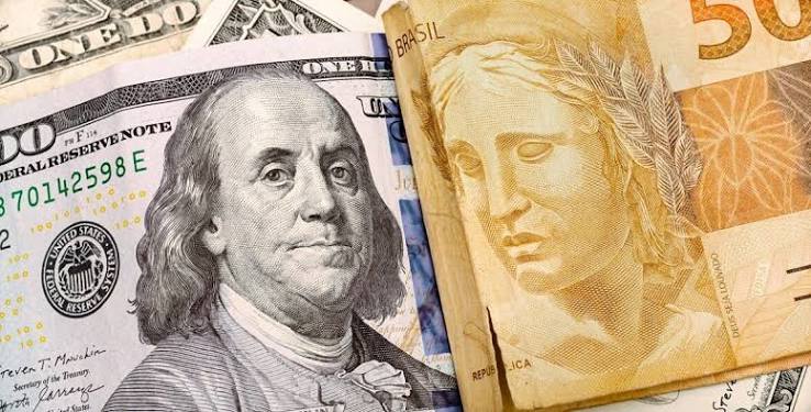 Real se descola de exterior com ‘trade eleitoral’ e dólar volta a R$ 5,10
