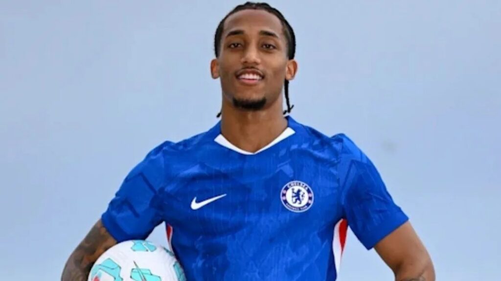Preterido por Ancelotti na Copa, João Pedro é eleito melhor jogador do mês na Premier League